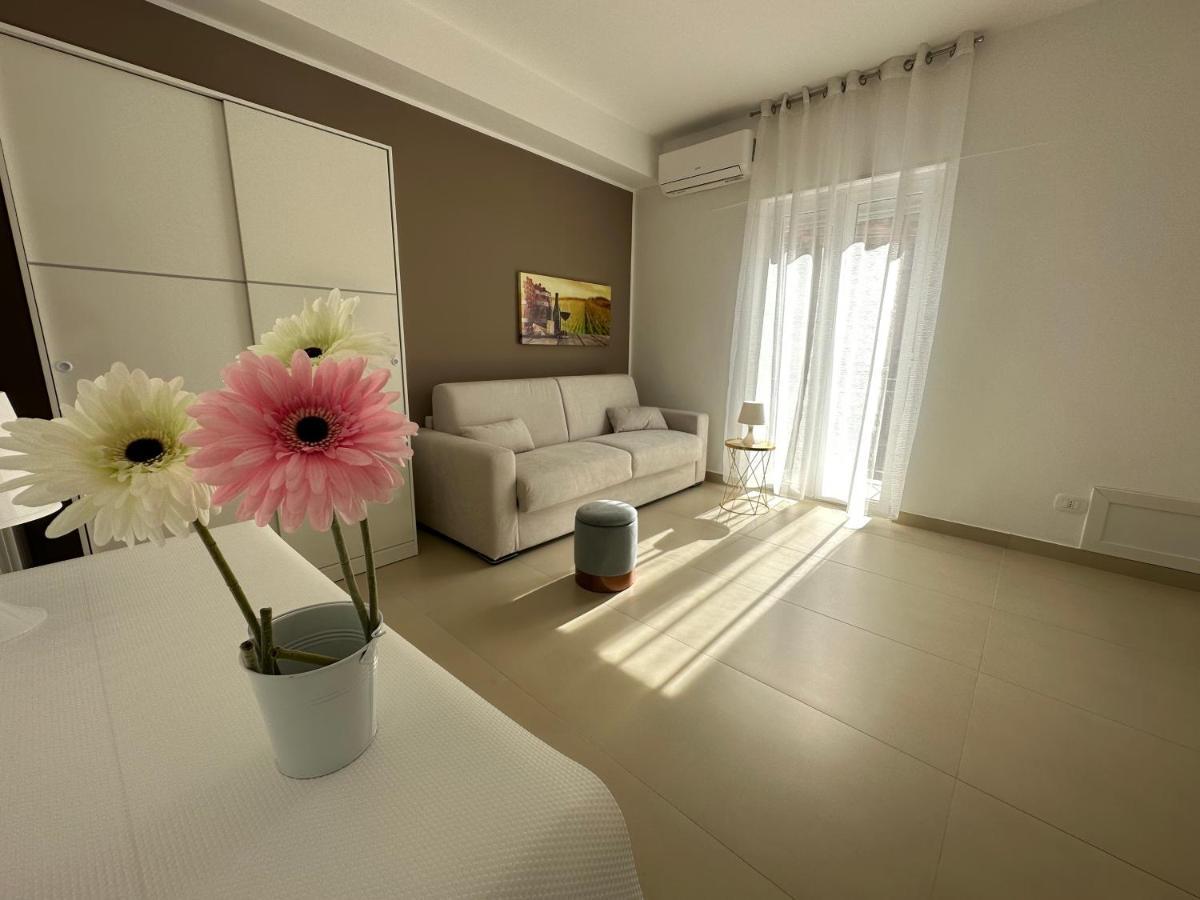 Four Rooms Naxos Giardini Naxos Exterior foto